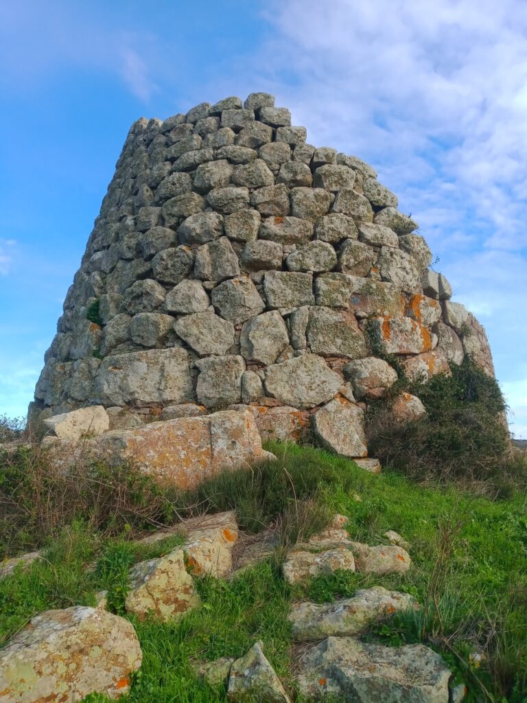 10 c: Nuraghe Ruggiu and domus de janas of Filigosa - Macomer