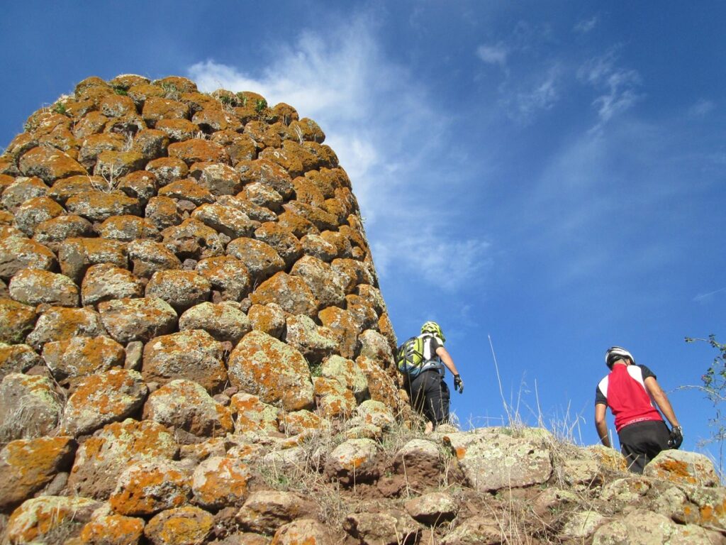 10 d: Nuraghi Miuddu of Birori and Tintirriolos of Bortigali