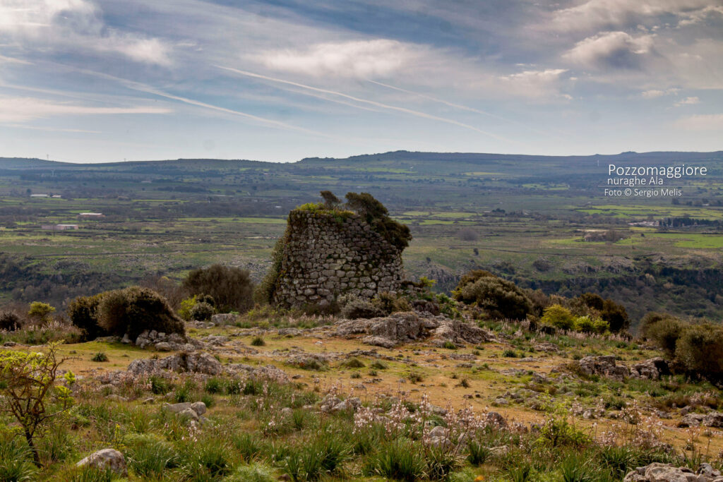 40a.2 and 40b.2: Nuraghe Ala di Pozzomaggiore and nuraghe Iscolca in Semestene.