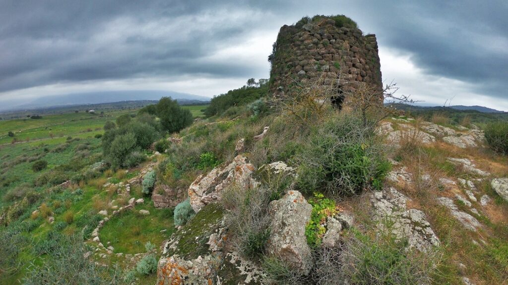 46.2, 50a.2 and 50b.2: Nuraghe Athetu in Orani and the giants' tombs Perdas Doladas and Zanchia in Silanus