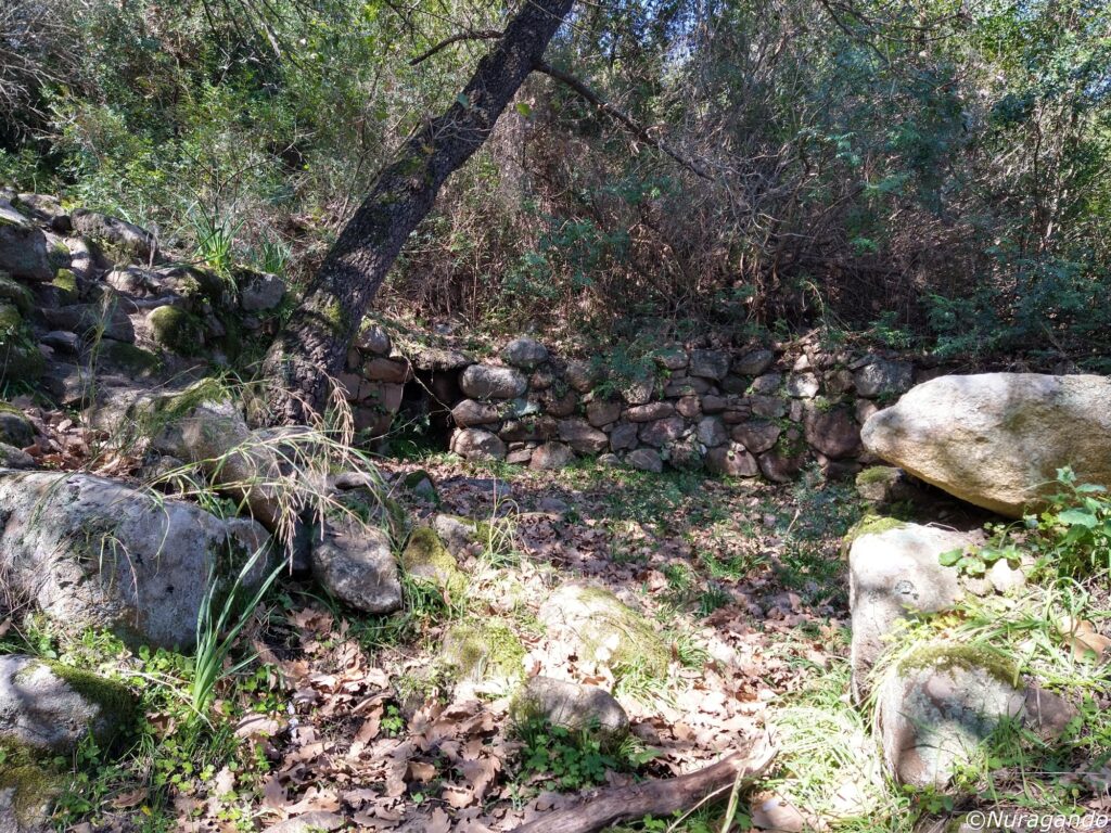 64.2 and 71.2: Nuragic complex of Abini and Nuragic village S’Urbale - Teti