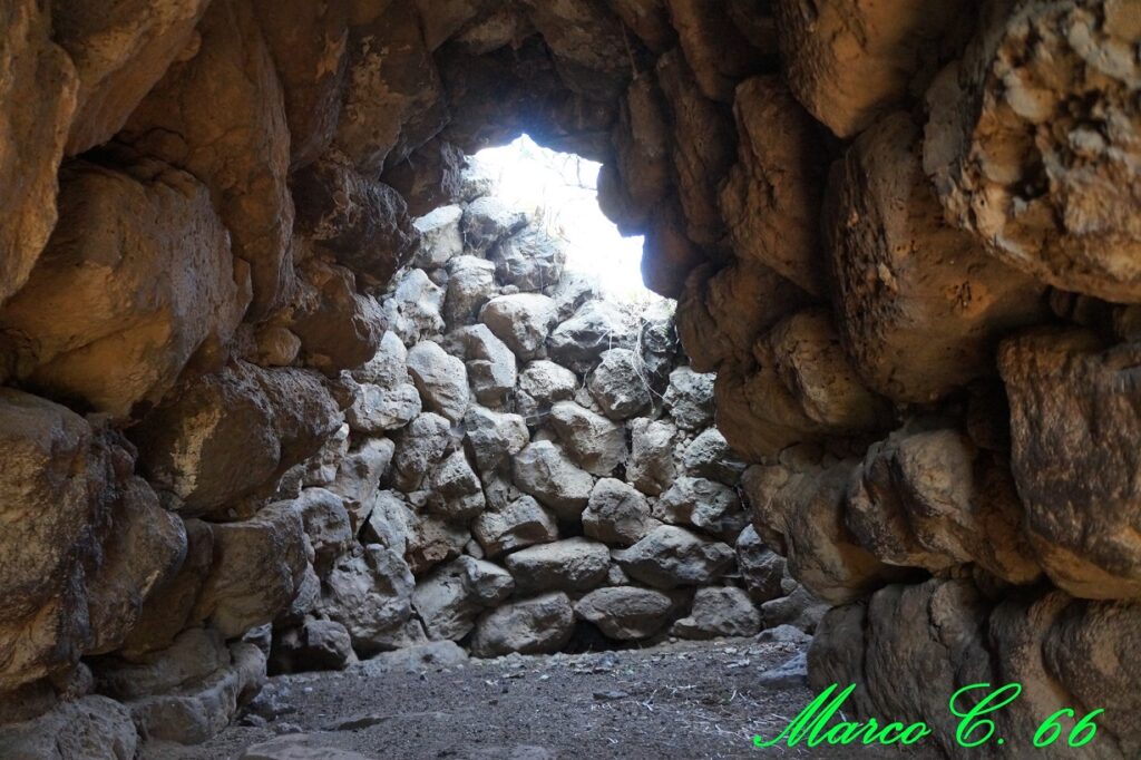 73.2 and 75.2: Nuraghi Accas and Tradori - Narbolia
