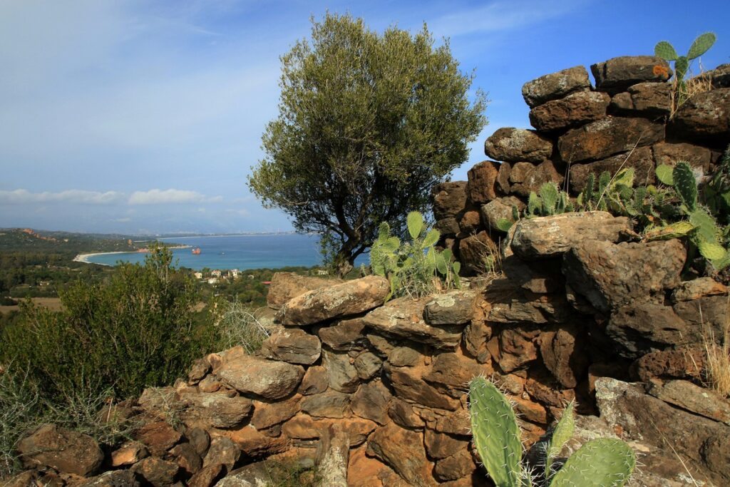89.2 and 92a.2: Nuraghe Sellersu, in Barisardo and the nuragic well temple Su Presoni in Cardedu