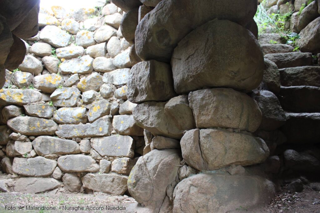 81.2 and 81a.2: Nuraghe Accoro Nuedda and the giant's tomb Paule Lutturru - Samugheo