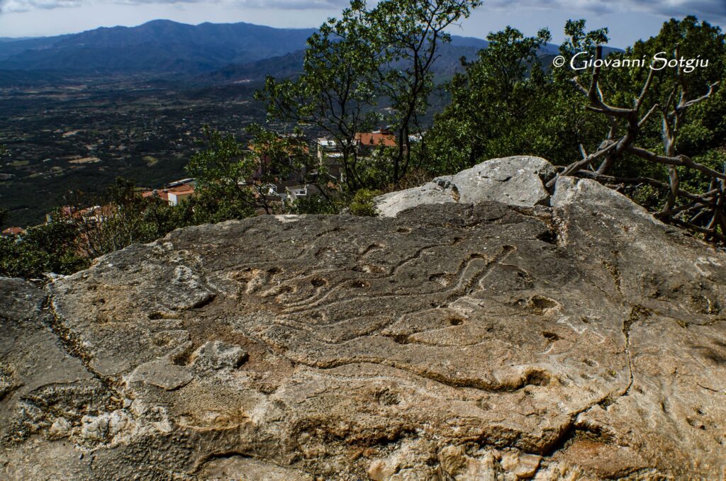 88a.2 and 88b.2: Nuraghe Coa ‘e Serra and petroglyph near Grutta is Janas - Baunei