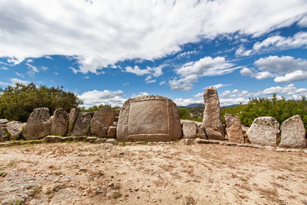 74a.2 and 88.2: Giant's tomb of Osono in Triei and Nuragic complex Ortali 'e su Monti in Tortolì