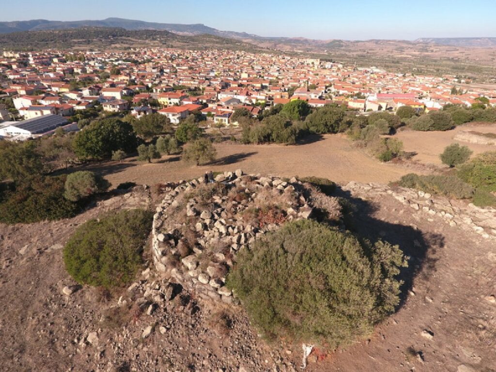 101 f.2 and 101 g.2: Nuraghe Cunventu, in Mogoro and Nuraghe Fenu in Pabillonis