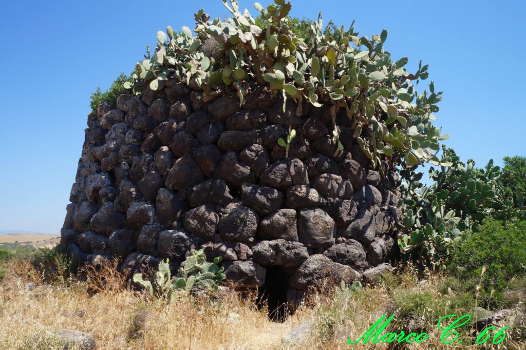 94e.2 and 94f.2: Nuraghe S.Giovanni in Siamanna/Siapiccia and nuraghe Dominigu Porru in Villanova Truschedu