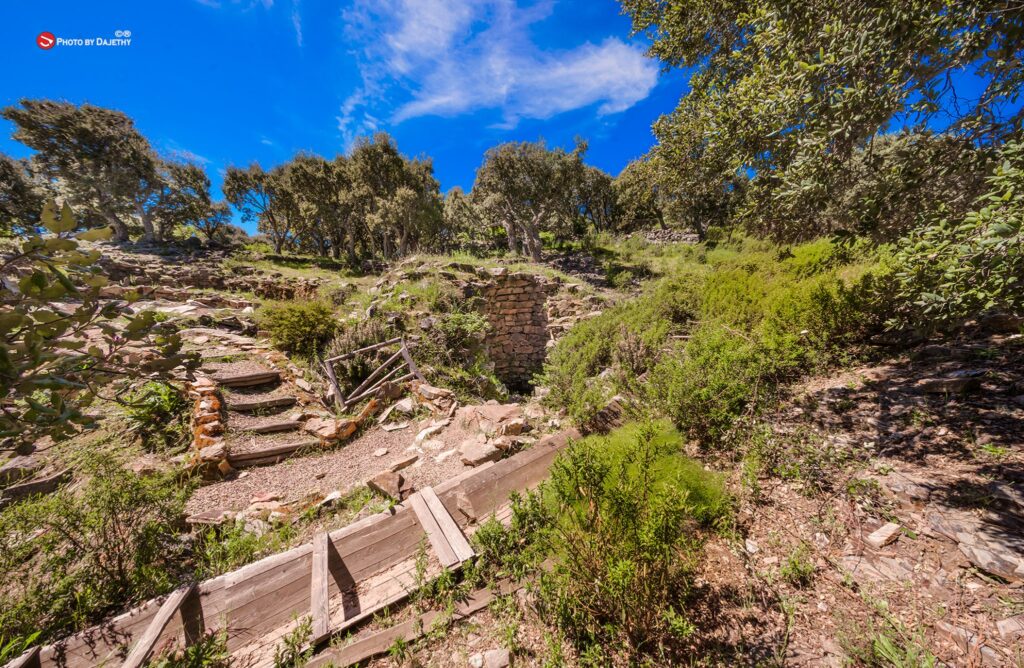102.2 and 104.2: Sacred wells of Matzanni and nuragic complex of Casteddu ‘e Fanaris - Vallermosa