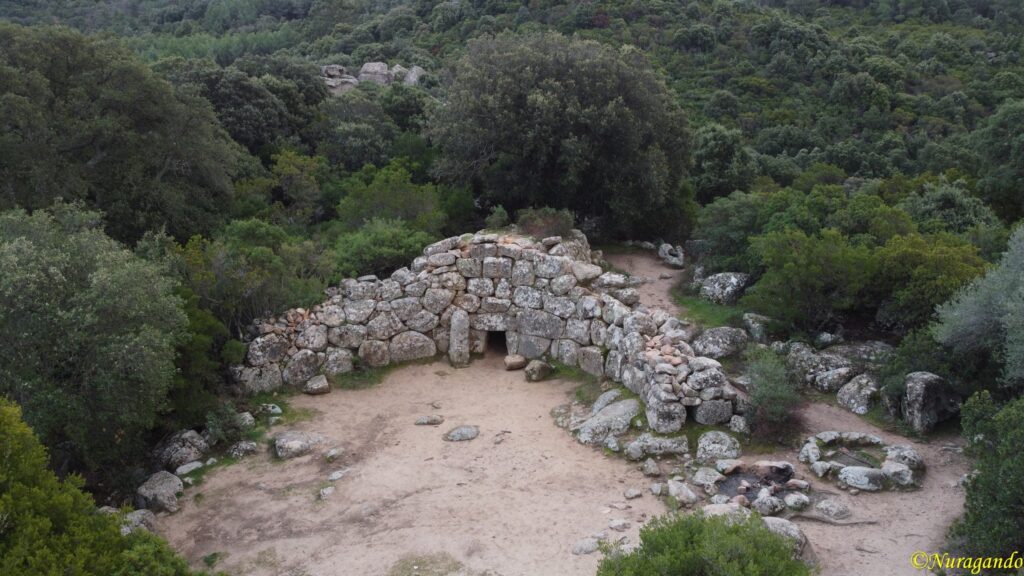 The Is Concias tomb of giants in Quartucciu 'besieged by rubbish'.