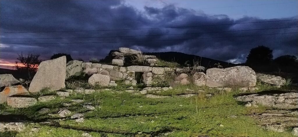 Cossoine and its monuments
