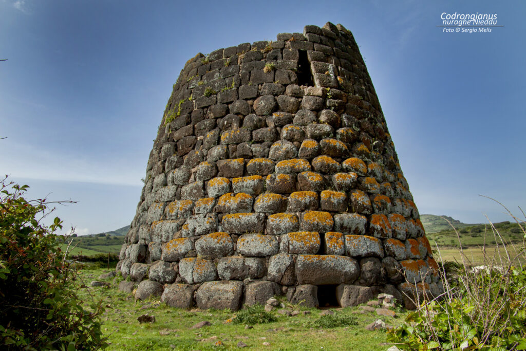 Codrongianos and its Nieddu nuraghe